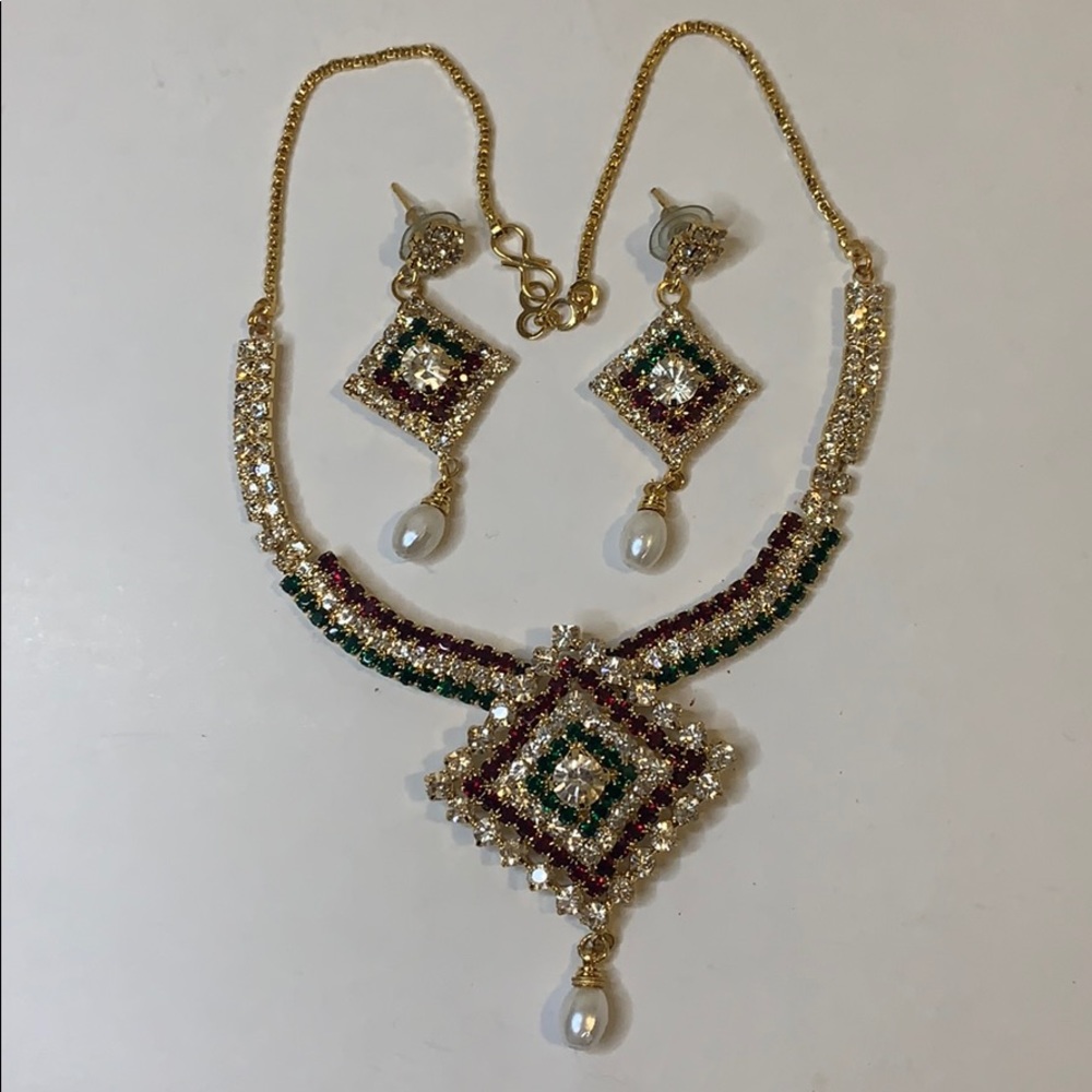 NWOT Indian Green & Red Set